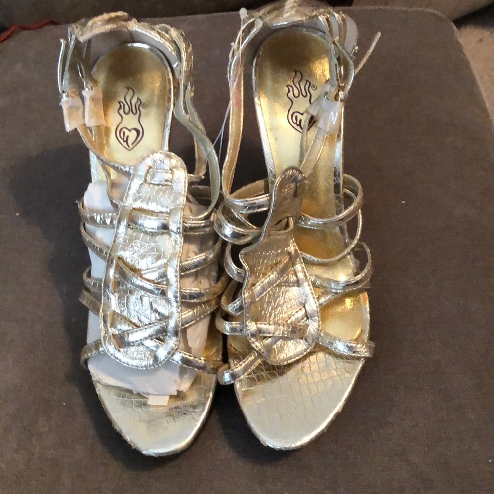 Gold platform sandal size 8